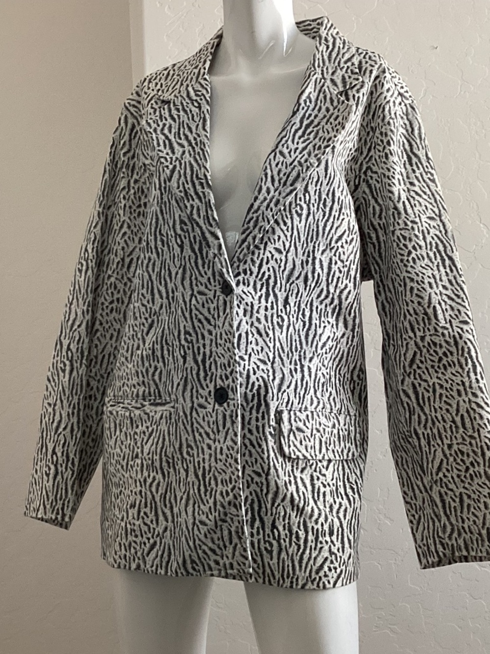 Denim & Co., NEW WITHOUT TAGS, size 1X, animal print blazer